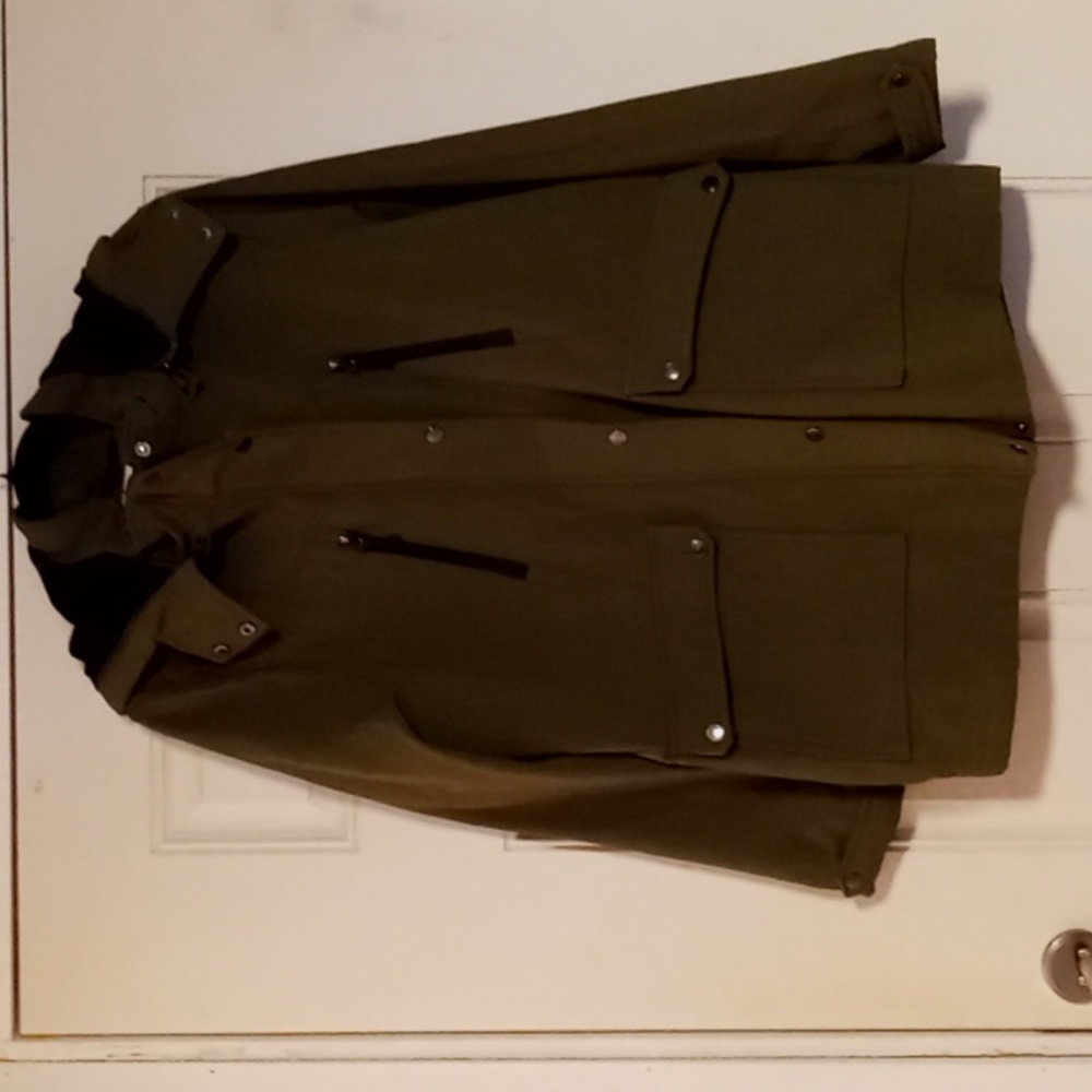 Magellan outdoors women softshell green coat, sz Xl. Amazing condition
